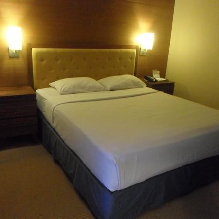 Hotel Mutiara Malioboro Джокьякарта Экстерьер фото