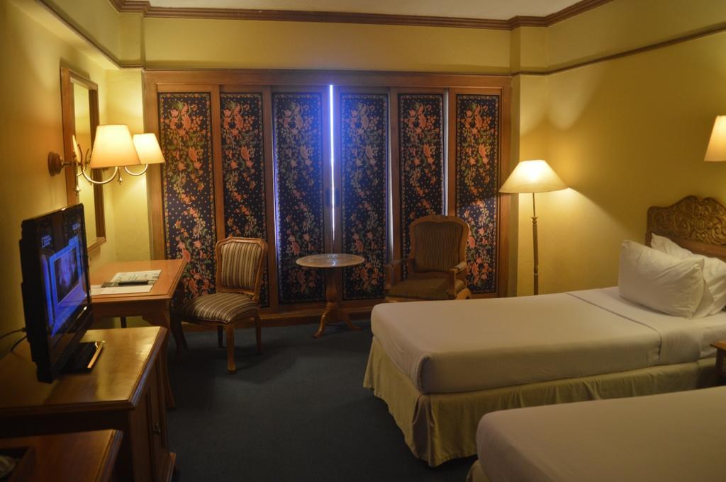 Hotel Mutiara Malioboro Джокьякарта Экстерьер фото