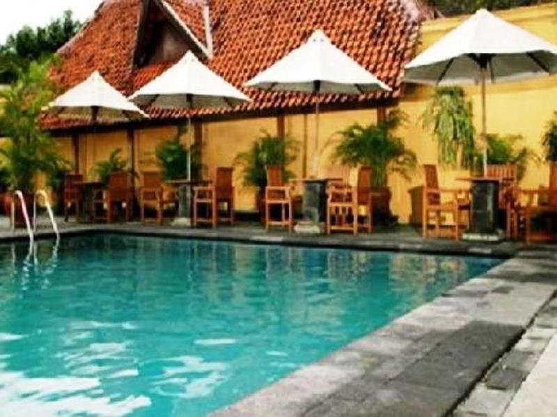 Hotel Mutiara Malioboro Джокьякарта Экстерьер фото