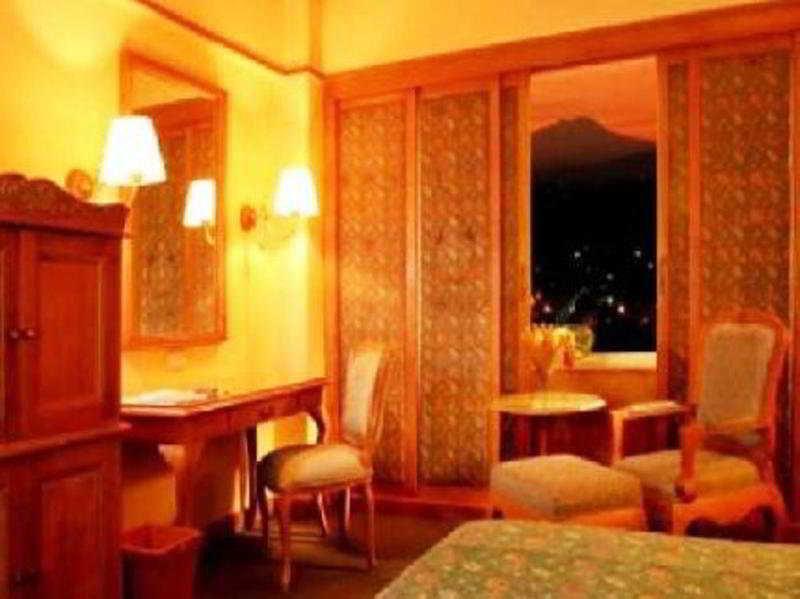 Hotel Mutiara Malioboro Джокьякарта Экстерьер фото