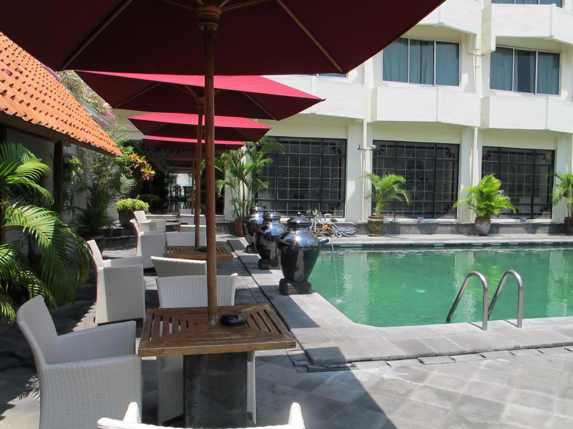 Hotel Mutiara Malioboro Джокьякарта Экстерьер фото