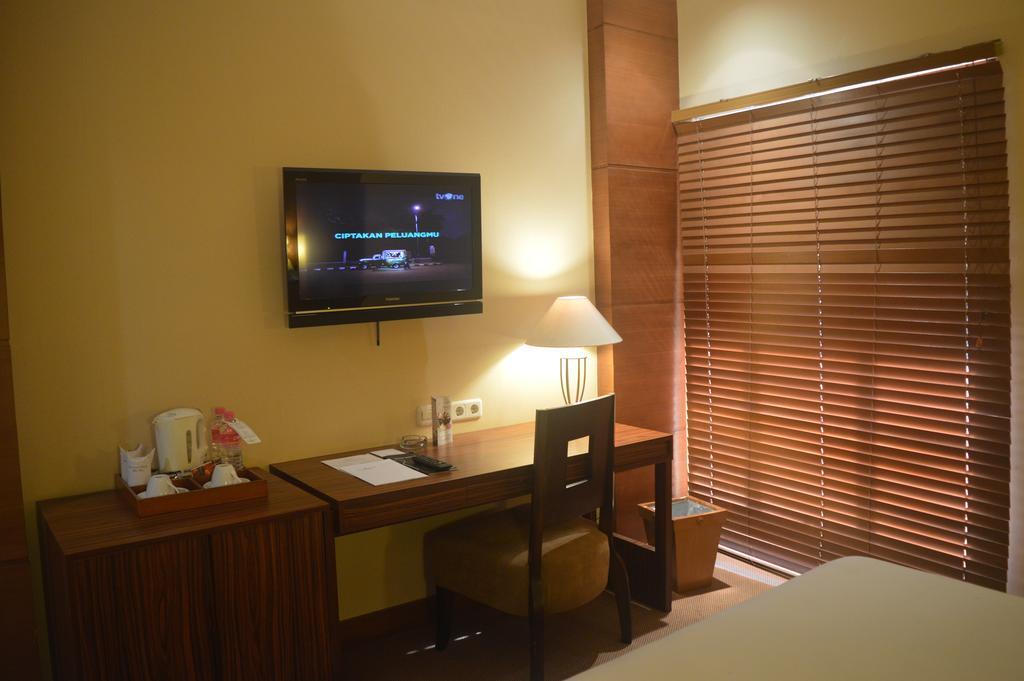 Hotel Mutiara Malioboro Джокьякарта Экстерьер фото
