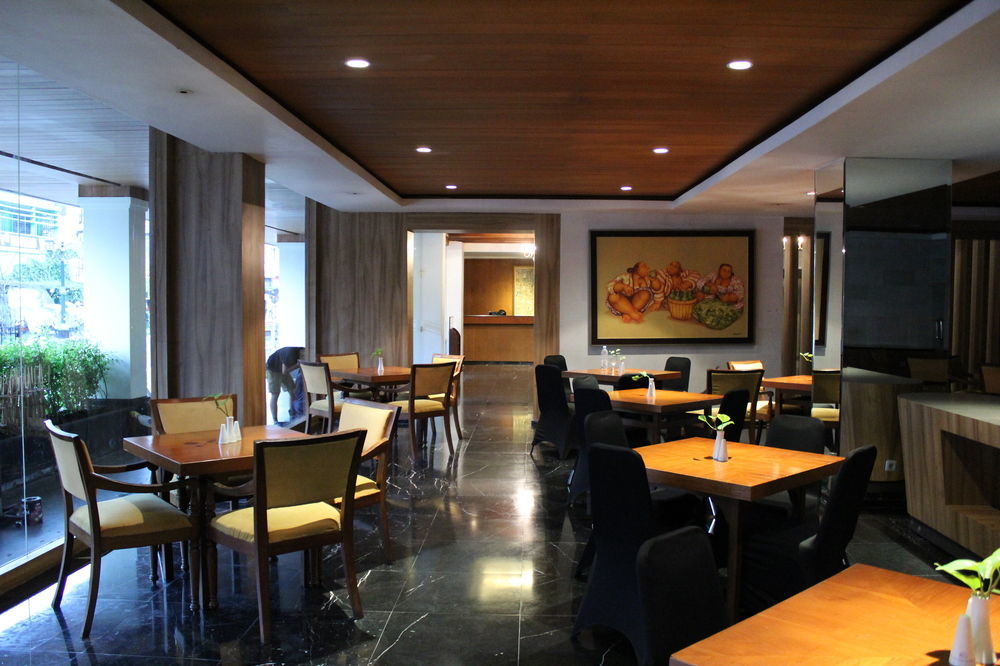 Hotel Mutiara Malioboro Джокьякарта Экстерьер фото