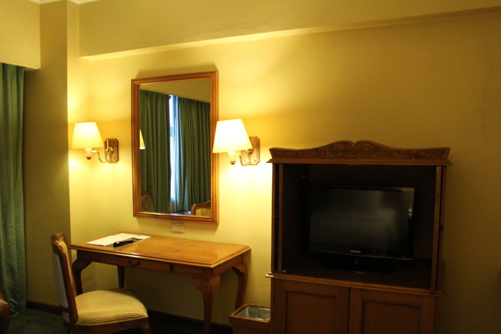 Hotel Mutiara Malioboro Джокьякарта Экстерьер фото