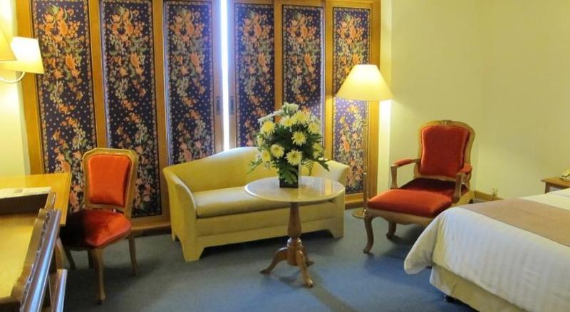 Hotel Mutiara Malioboro Джокьякарта Экстерьер фото