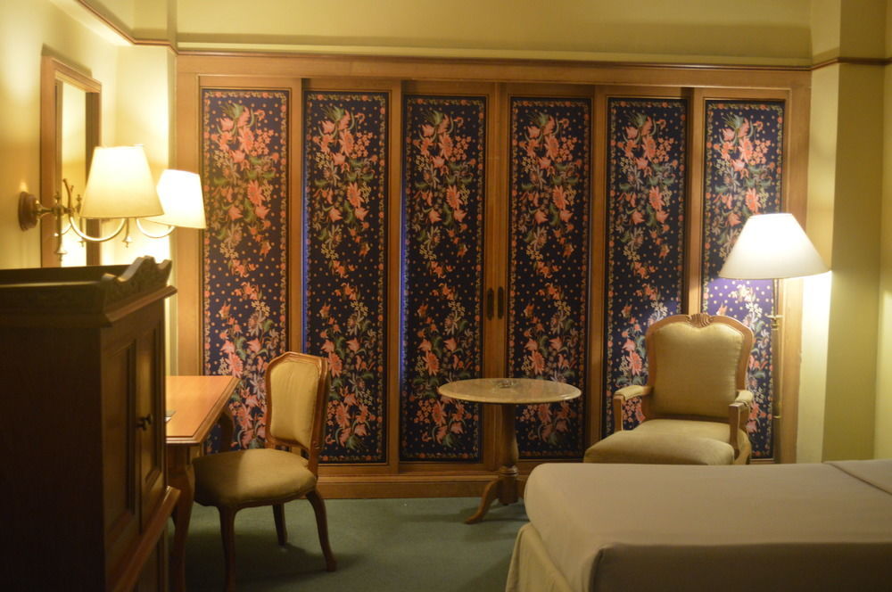 Hotel Mutiara Malioboro Джокьякарта Экстерьер фото