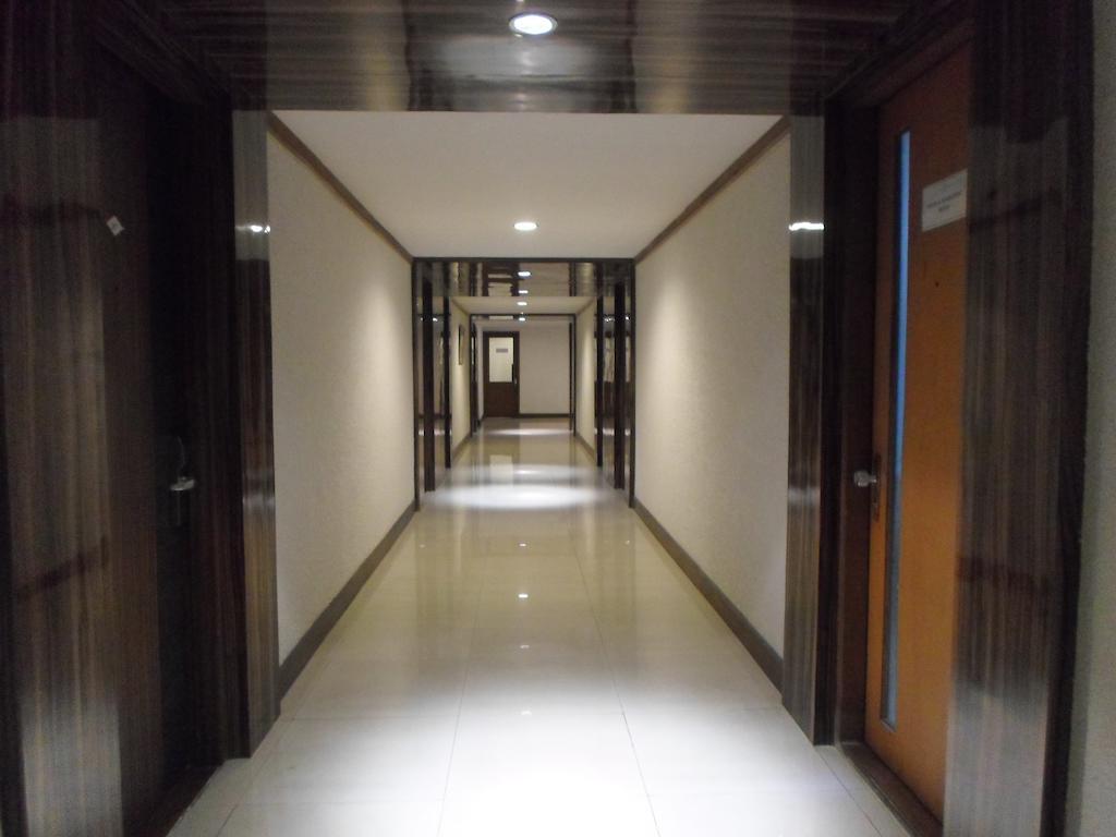Hotel Mutiara Malioboro Джокьякарта Экстерьер фото