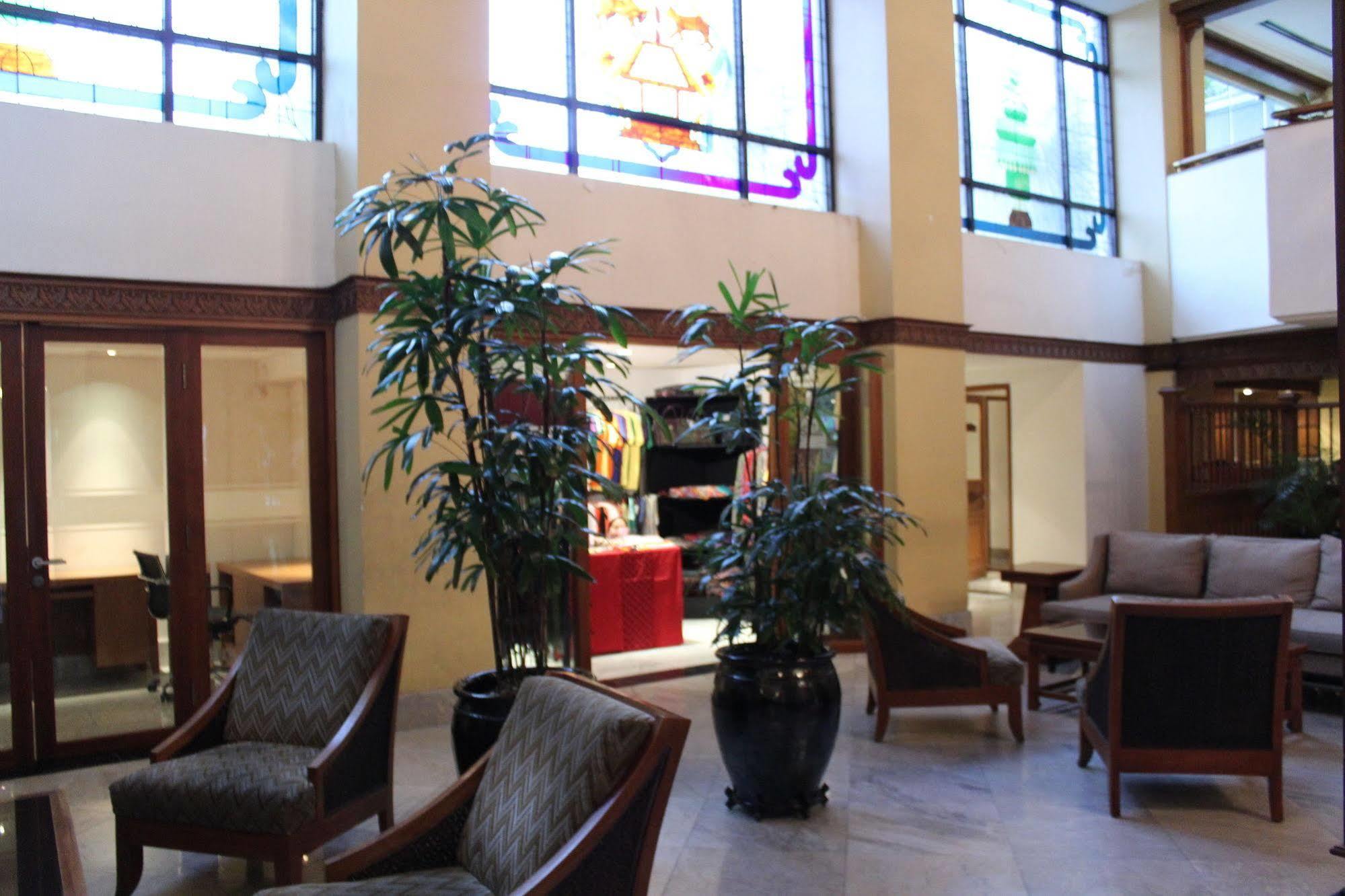 Hotel Mutiara Malioboro Джокьякарта Экстерьер фото