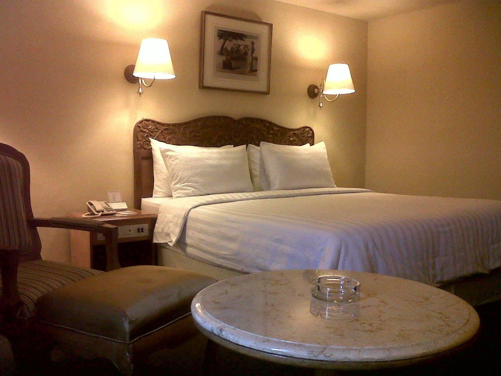 Hotel Mutiara Malioboro Джокьякарта Экстерьер фото