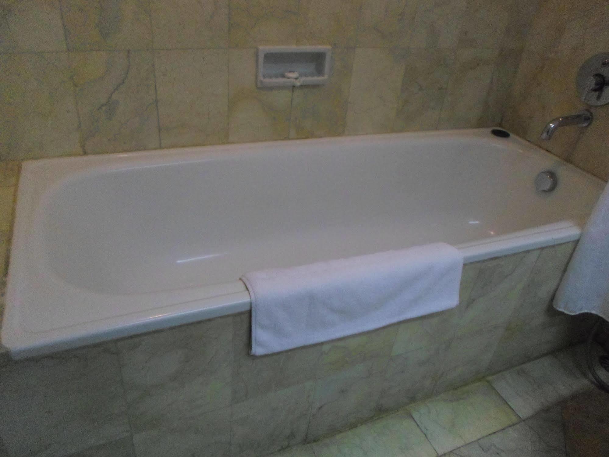 Hotel Mutiara Malioboro Джокьякарта Экстерьер фото