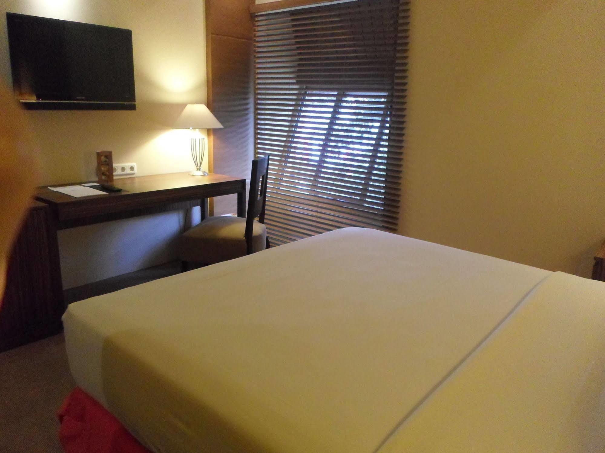 Hotel Mutiara Malioboro Джокьякарта Экстерьер фото