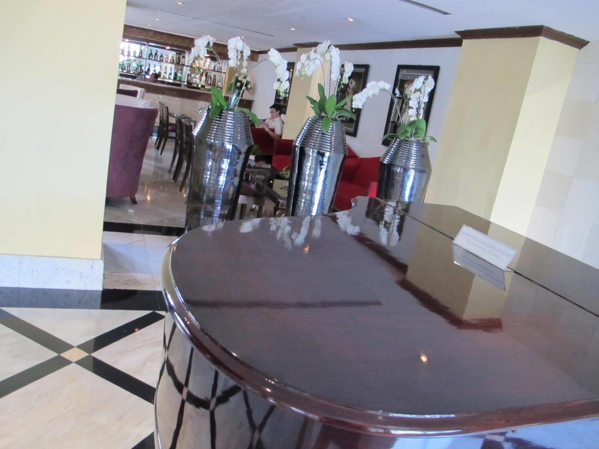 Hotel Mutiara Malioboro Джокьякарта Экстерьер фото