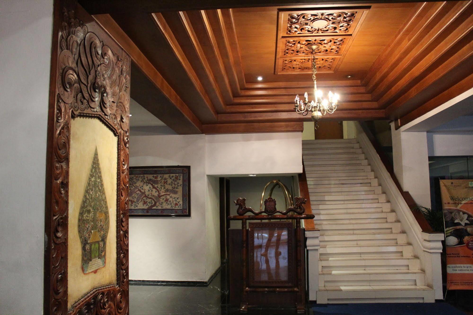 Hotel Mutiara Malioboro Джокьякарта Экстерьер фото