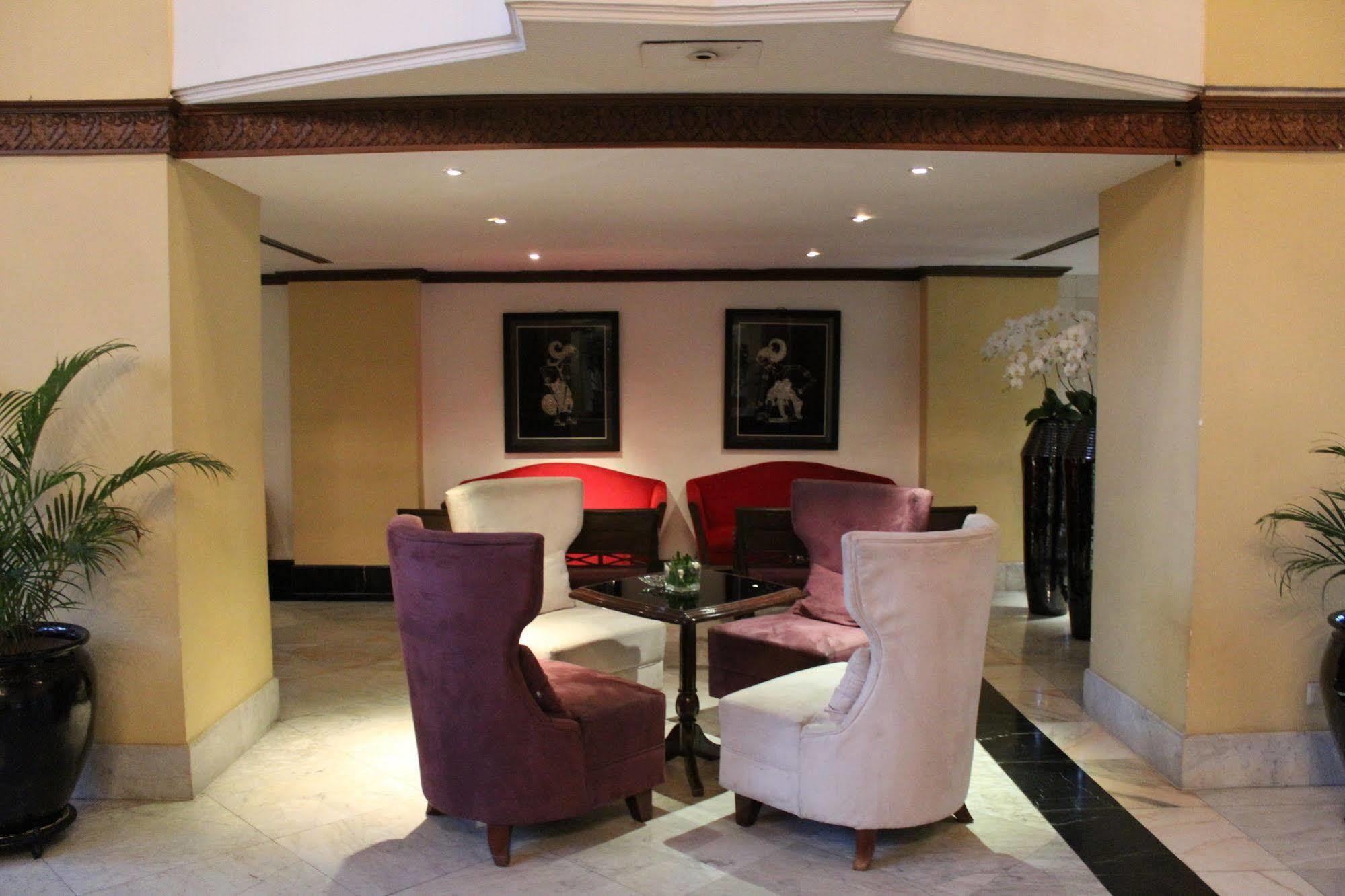 Hotel Mutiara Malioboro Джокьякарта Экстерьер фото
