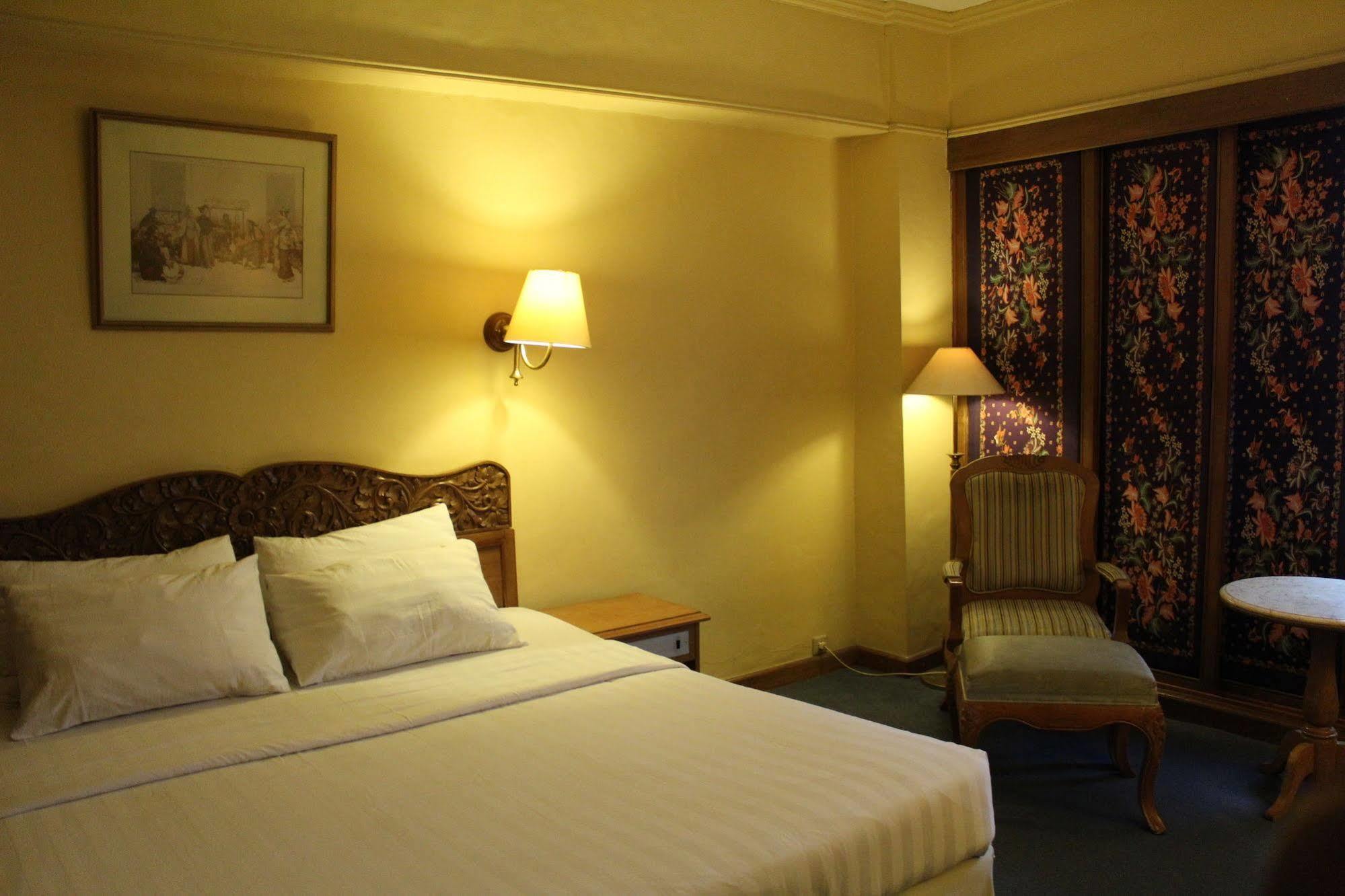 Hotel Mutiara Malioboro Джокьякарта Экстерьер фото