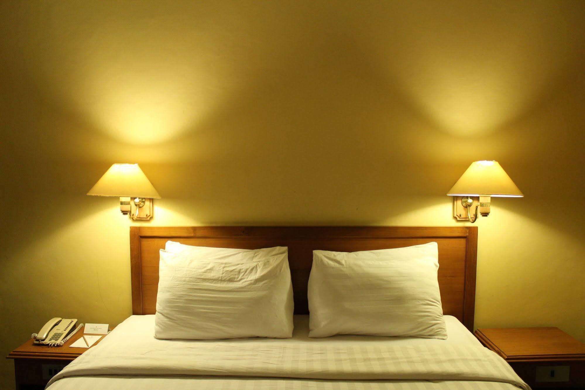 Hotel Mutiara Malioboro Джокьякарта Экстерьер фото