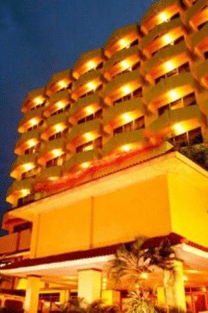 Hotel Mutiara Malioboro Джокьякарта Экстерьер фото